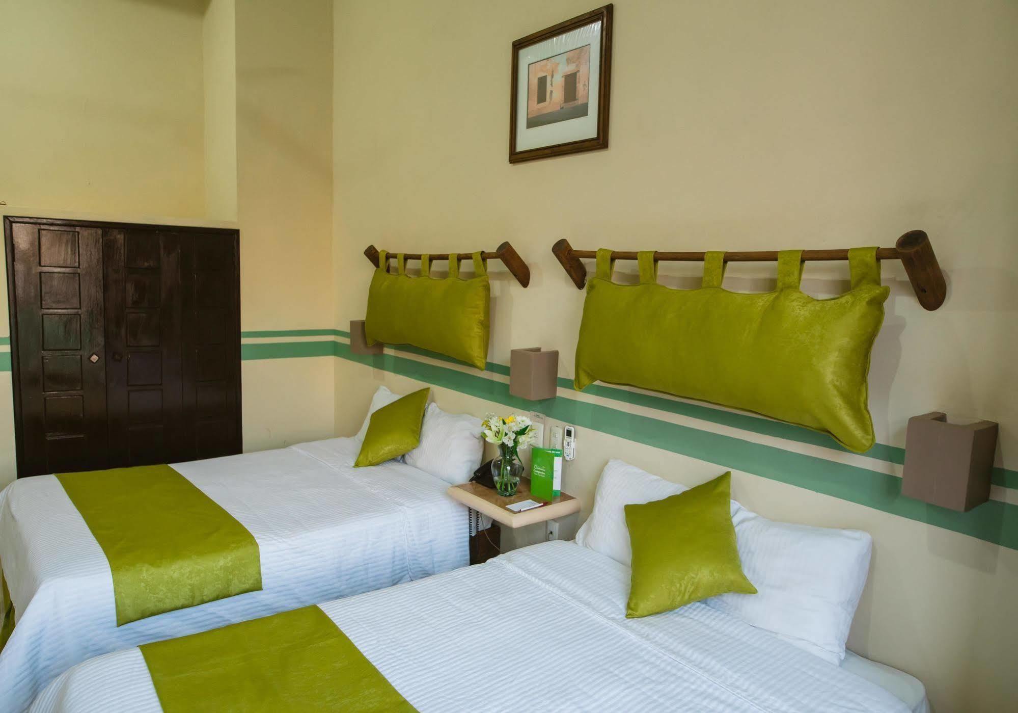 Mision Campeche Hotel Exterior photo